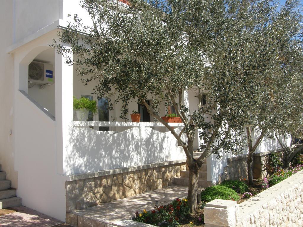 Apartments Marino Povljana Luaran gambar