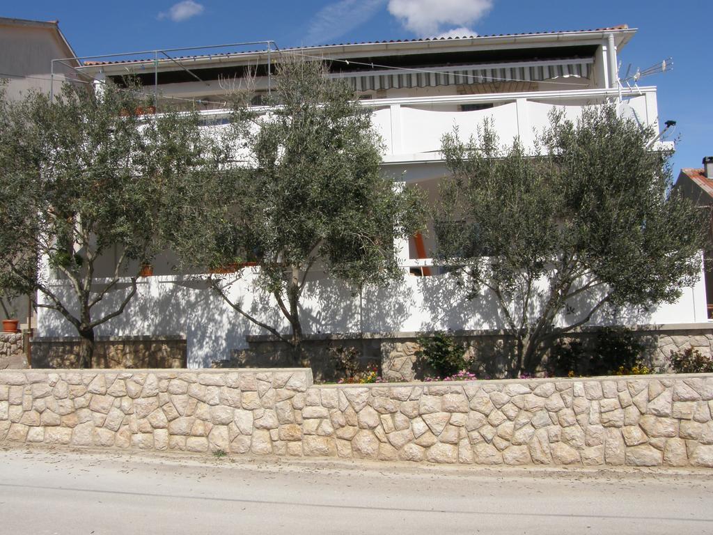 Apartments Marino Povljana Luaran gambar