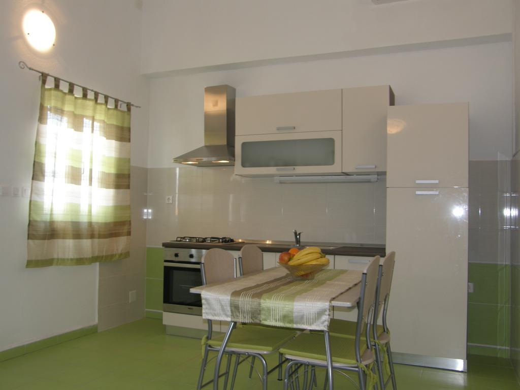 Apartments Marino Povljana Luaran gambar